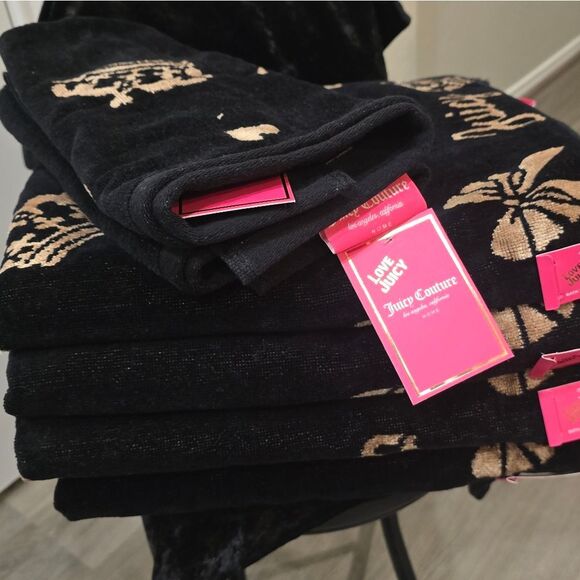 Juicy Couture Home Crown, Hearts, & Bow Oversized Bath Towel Set - Picture 7 of 11